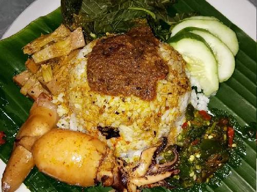 Rasa Minang yang Menggugah di Jantung Cilacap